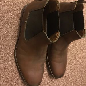 BOSTONIAN LEATHER CHELSEA BOOTS